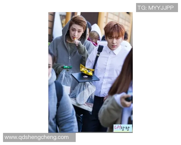 姚明最新照片曝光展现篮球巨星风采引发粉丝热议与关注